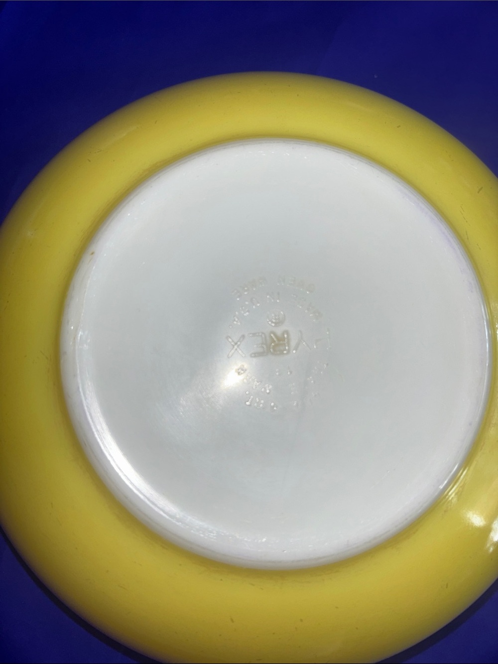 Pyrex Primary Yellow 404 - Picture 3 of 4